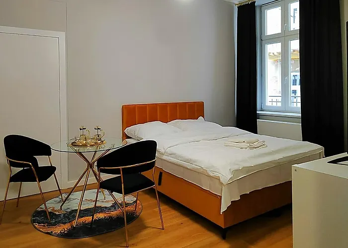 Hugo Star Apartments