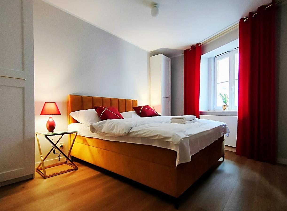 Hugo Star Apartament *